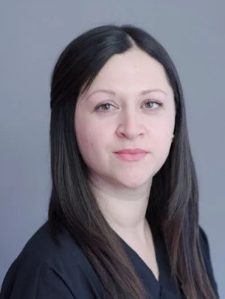 Елена Николова