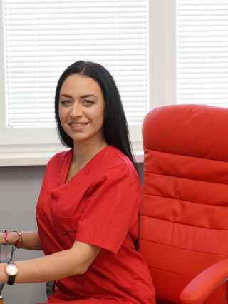 Д-р Никол Николова