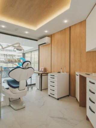 Д-р Александър Костадинов