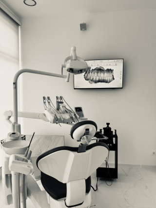 Д-р Цветомир Средков