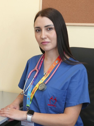 Д-р Александра Захаринова