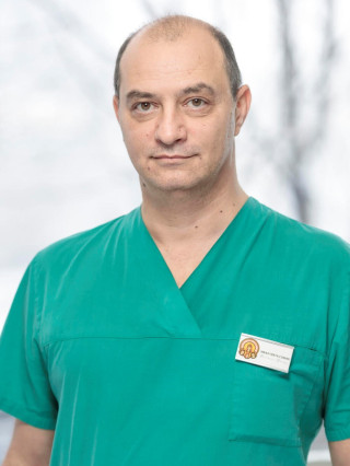 Д-р Алпер Мурадов