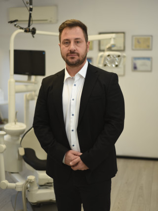 Д-р Свилен Мустакерски