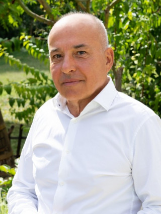 Проф. Бранимир Каназирев, дм