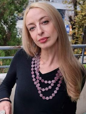 Илина Якова