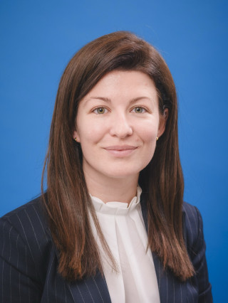 Д-р Полина Иванова, дм