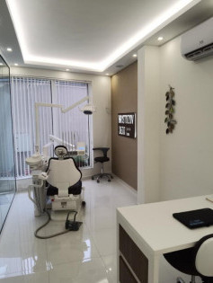 Д-р Альоша Чандъров