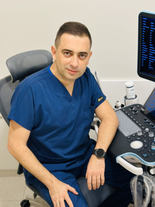 Д-р Борис Райнов