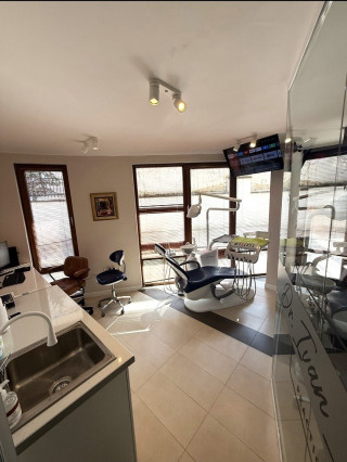 Д-р Иван Иванов