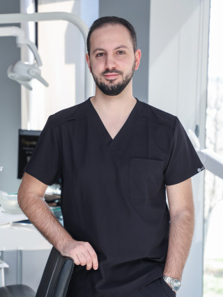 Д-р Шукри Шекиров