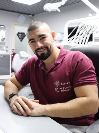 Д-р Михаил Николов