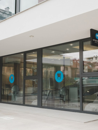 Д-р Александър Костадинов