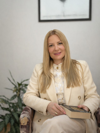 Евелина Деспова