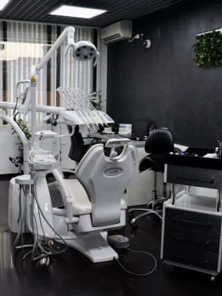 Д-р Михаил Николов