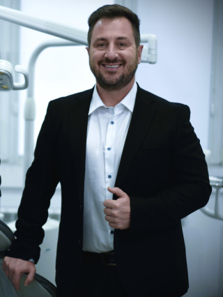 Д-р Свилен Мустакерски