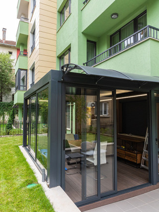 Д-р Лора Иванова