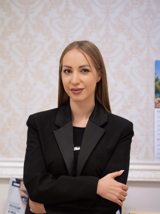 Д-р Надя Гущерова